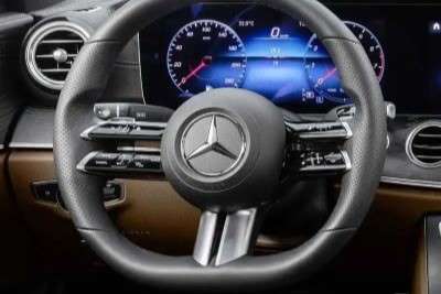 Integrazione Perfetta tra Tecnologia e Convenienza dei Comandi al Volante Mercedes Classe A